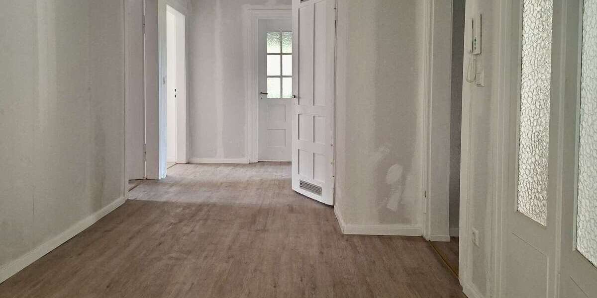 Etagenwohnung Esslingen am Neckar - 3 Zimmer, 101 m&sup2;, 1.200&euro; | Angebot:27252963