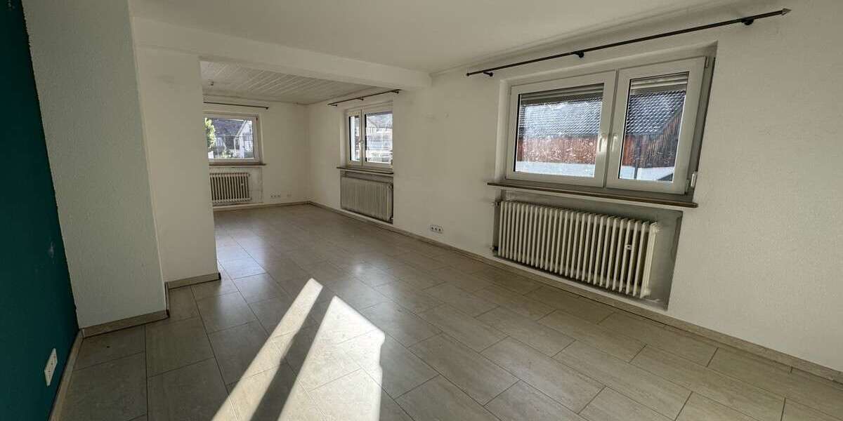 Etagenwohnung Mühlhausen - 4 Zimmer, 97 m&sup2;, 750&euro; | Angebot:23746028